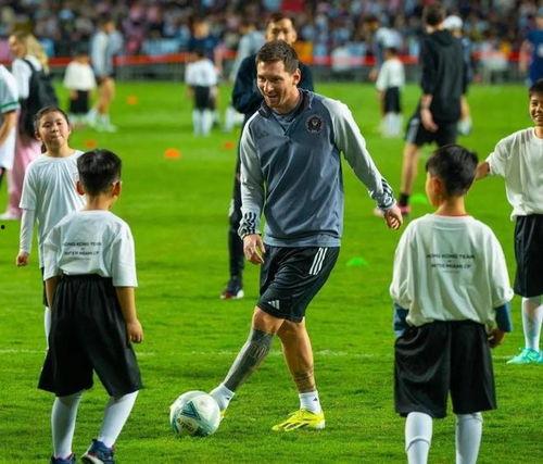 梅西登场爆料视频,独家视频爆料背后的精彩瞬间 第1张 梅西登场爆料视频,独家视频爆料背后的精彩瞬间 第1张